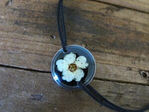 Bracelet noir – spirée fond noir