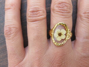 Bague martelée dorée – Spirée