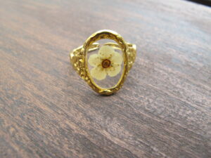 Bague martelée dorée – Spirée