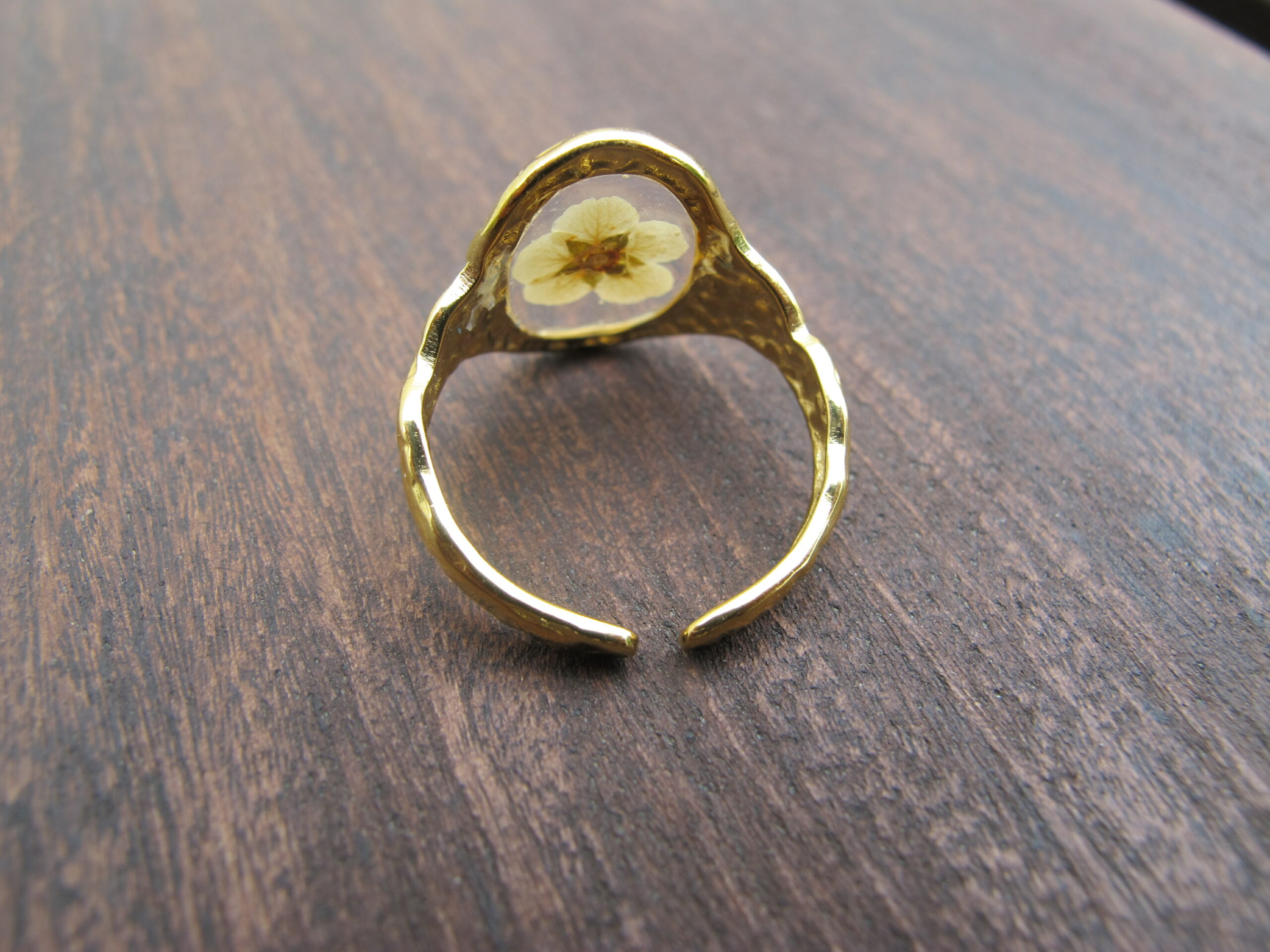 Bague martelée dorée - Spirée – Image 3