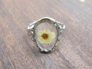 Bague martelée argentée – Spirée