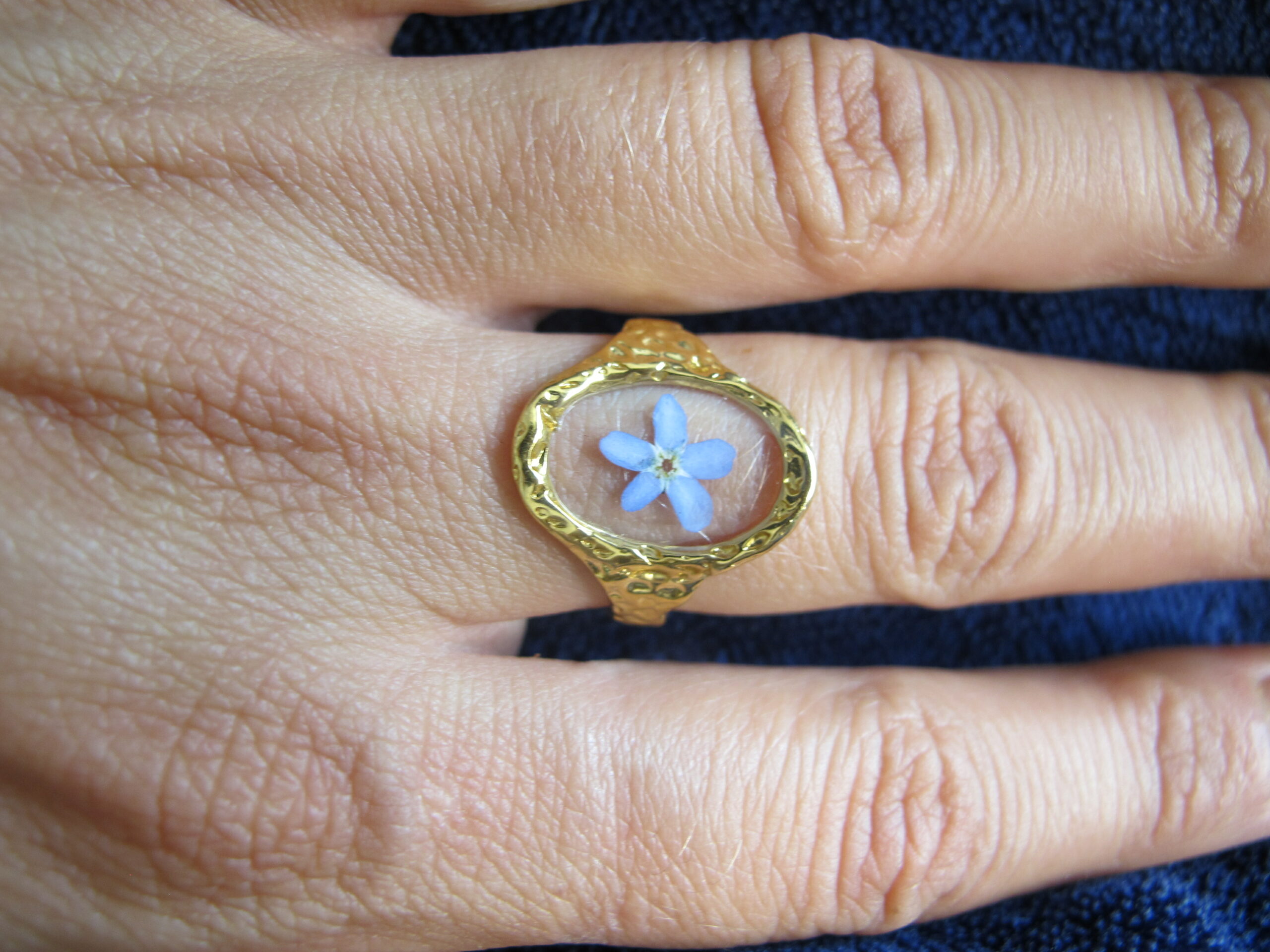 Bague martelée dorée - Myosotis – Image 4