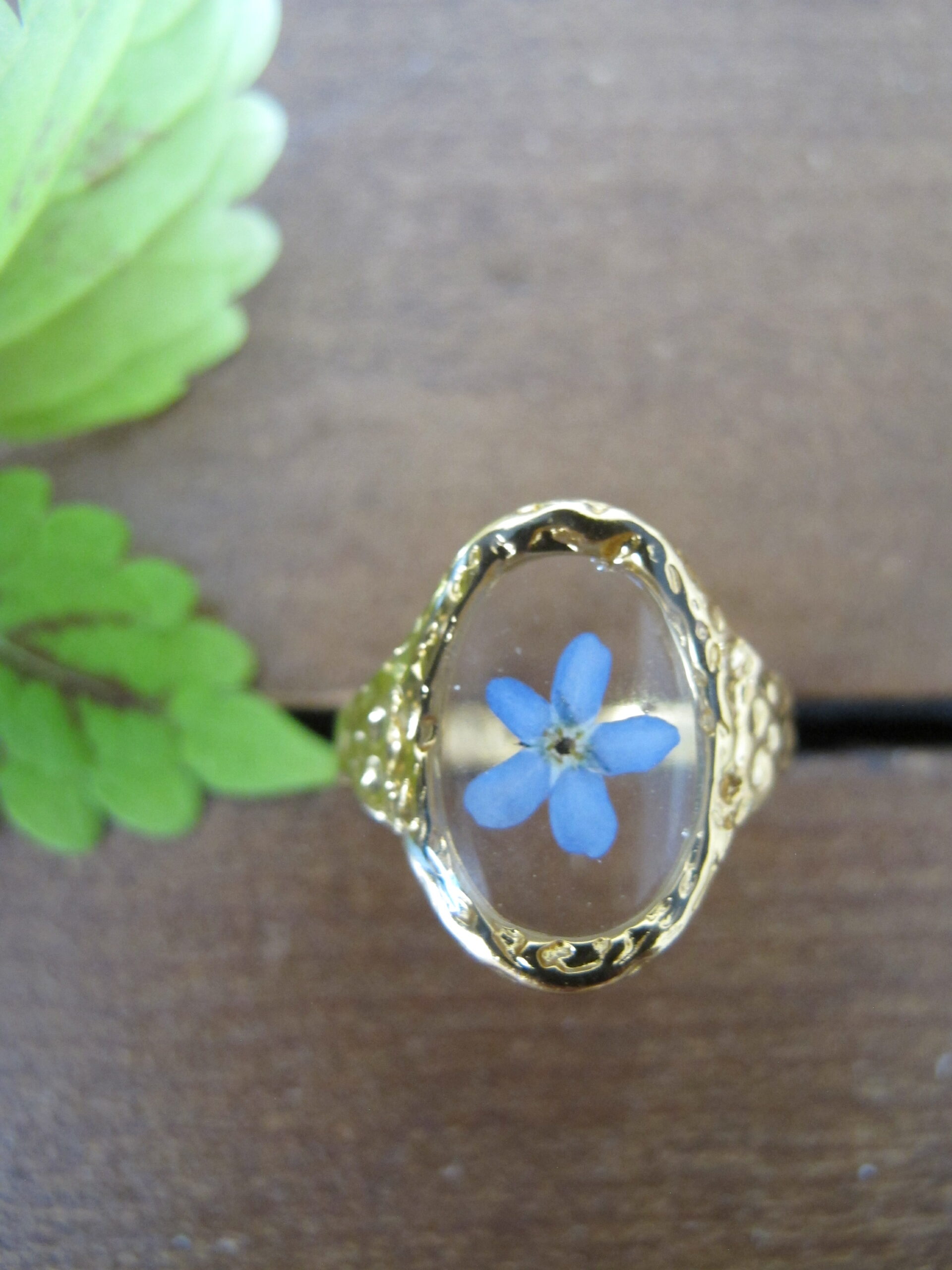 Bague martelée dorée - Myosotis – Image 2